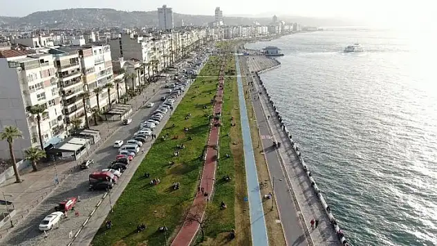 İzmir'de Kordon'un görüntüsü pandemi öncesini aratmadı
