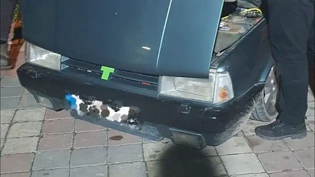 İzmir'de otomobilde uyuşturucu madde ele geçirildi: 2 şüpheli tutuklandı