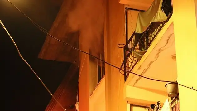 İzmir'de yangın paniği: 1'i bebek 4 kişi dumandan etkilendi