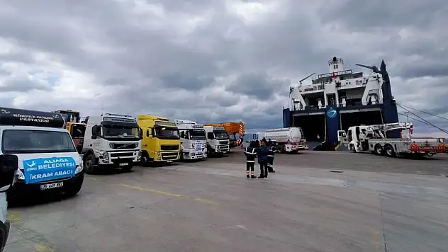 İzmir'den deprem bölgesine yardım gemisi