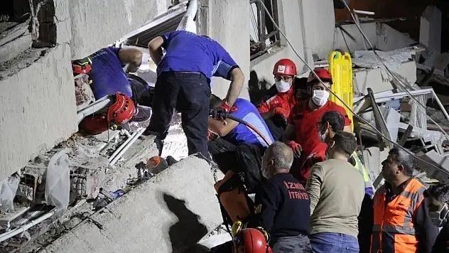 İzmir depreminde yıkılan binayla ilgili 2 sanığa hapis cezası