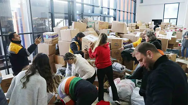 İzmir, depremzedeler için seferber oldu
