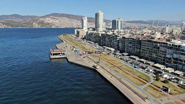 İzmir Kordon'da taşkınlara karşı kurulan beton bariyerlerin yüzde 60'ı tamam