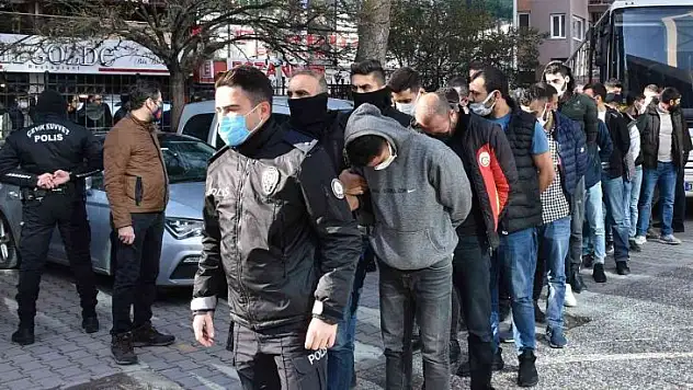 İzmir merkezli uyuşturucu operasyonunda 28 tutuklama