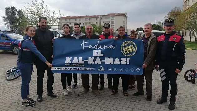 Jandarma ekipleri depremzede vatandaşları bilgilendirdi