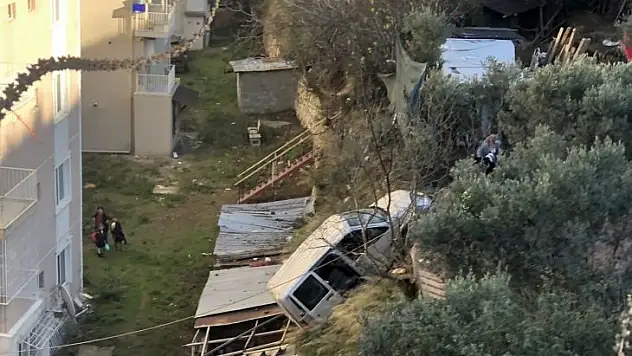 Kamyonet 50 metreden hobi bahçesine uçtu, yaşlı kadın hayatını kaybetti