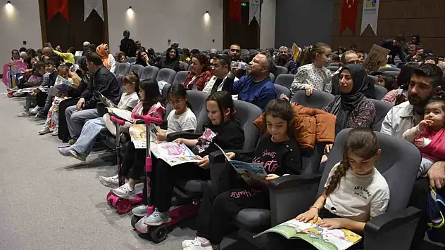 Karacabey'de kitap ve eğlence birleşti