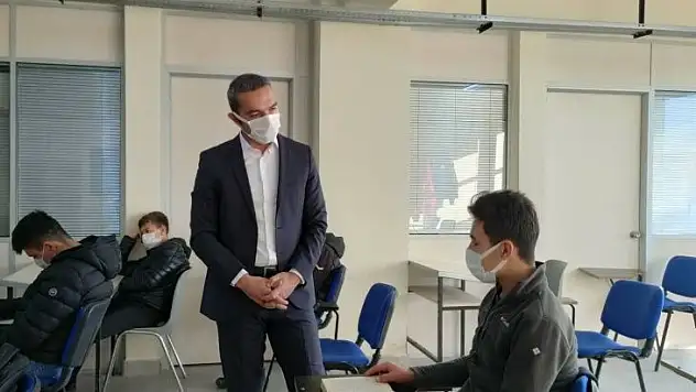 Kaymakam Çiçek, 'Kitap okumak, okuduğunuzu anlamak öğrenmenin en iyi yoludur'