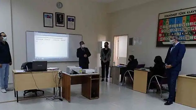 Kaymakam, Muzaffer Leman Akpınar Mesleki Ve Teknik Anadolu Lisesi'nde gençlerle buluştu