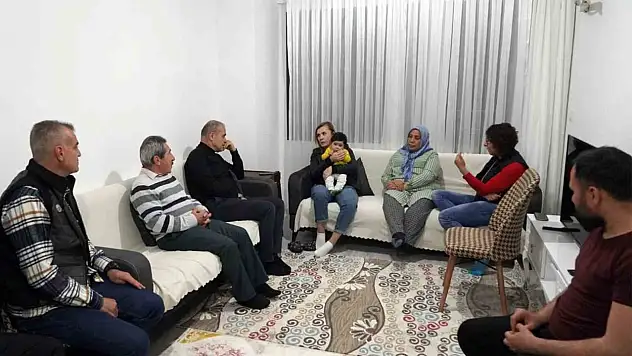 Kaymakam ve Belediye Başkanı iftarı depremzede vatandaşlarla açtı