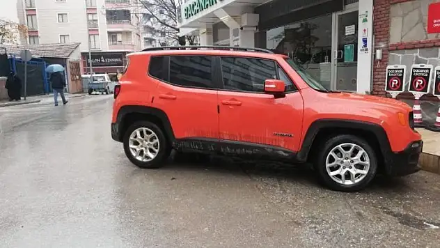 Kızılay gönüllüsünün anahtarını kopyalayıp aracını çaldılar