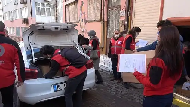 Kızılay kısıtlama günlerinde de ihtiyaç sahiplerinin yanında