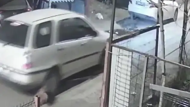 Köpeği ezdi, arkasına bile bakmadan gitti