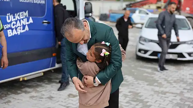 Küçük depremzedelerin bayramlık sevinci