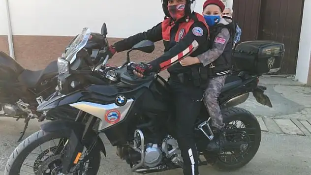 Küçük Umut'a polis amcalarından ziyaret