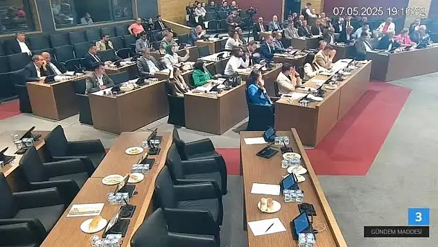 Kütahya Belediye Meclisi'nde MHP'li üyeler toplantıyı terk etti