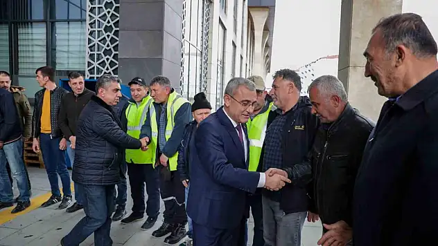 Kütahya Belediyesi'nin deprem bölgesine yardımları devam ediyor