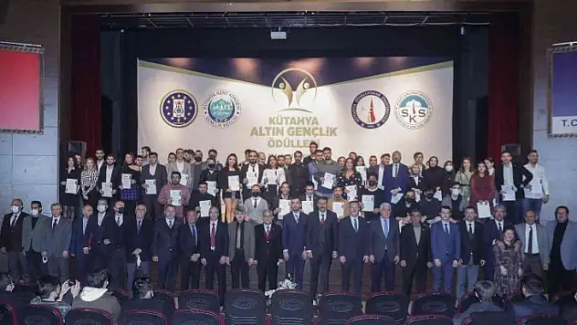 Kütahya'da 'Altın Gençlik Ödülleri' sahiplerini buldu