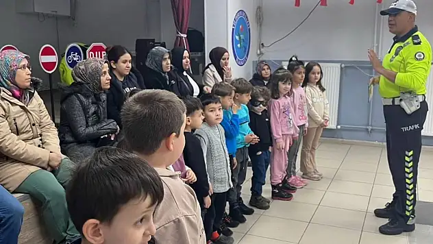 Kütahya'da binlerce kişiye trafik eğitimi verildi