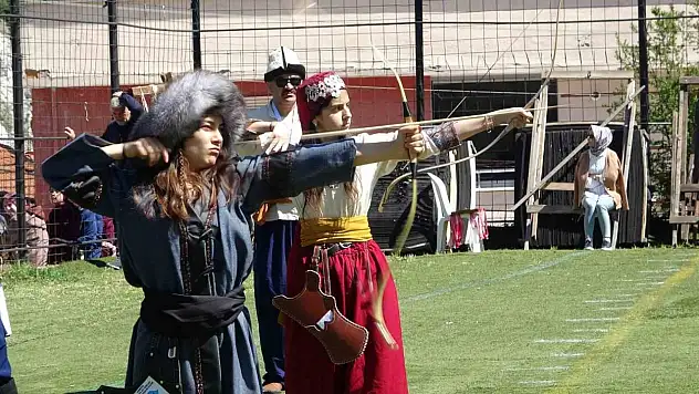 Kütahya'da geleneksel Türk okçuluğu heyecanı