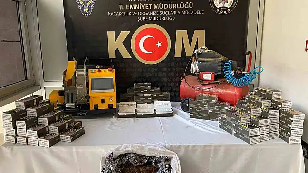 Kütahya'da kaçak makaron ve fişek ele geçirildi