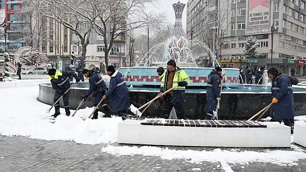 Kütahya'da kar yağışı: Belediye ekipleri teyakkuzda