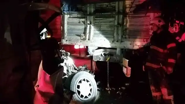 Kütahya'da minibüs kamyonla çarpıştı: 1 ölü