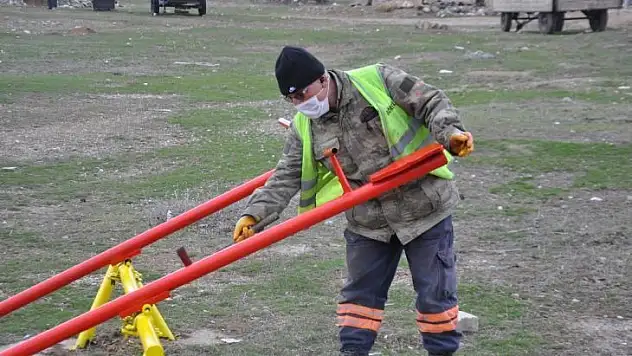 Kütahya'da park ve bahçelere bakım