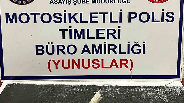 Kütahya'da Yunus Timleri bir şahsın üzerinde uyuşturucu ele geçirdi