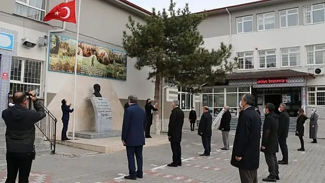 Kütahya'daki bütün okullarda İstiklal Marşı okundu