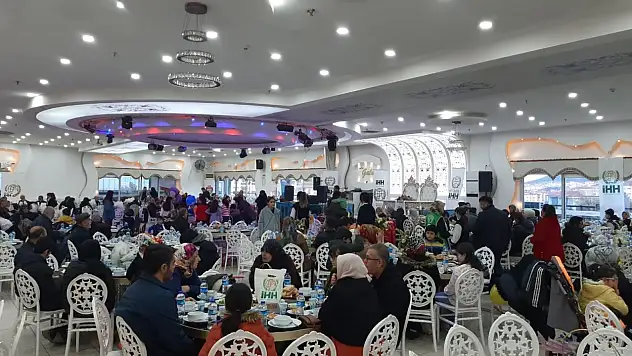Kütahya İHH'dan depremzedelere iftar