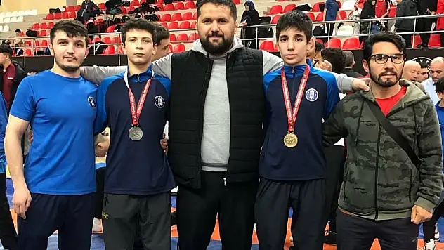 Kütahyalı güreşçiler Bilecik'te madalyaları topladı