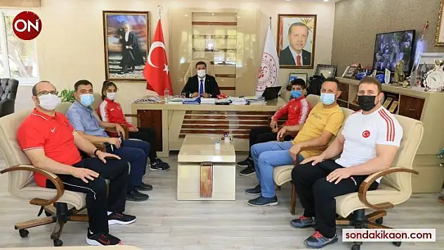 Manisa'da başarılı sporcular ödüllendirildi