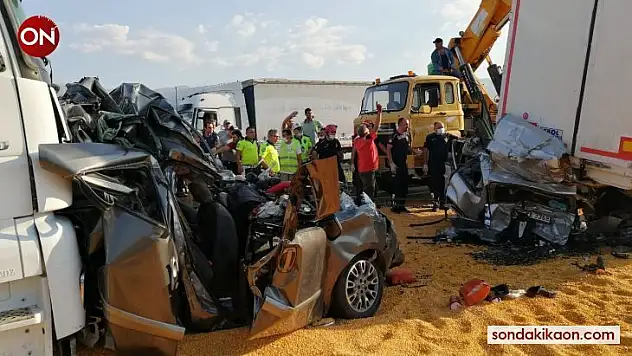 Manisa'da korkunç kaza: 3 ölü, 5 yaralı