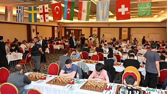 Manisa'da Uluslararası Satranç Turnuvası heyecanı başladı