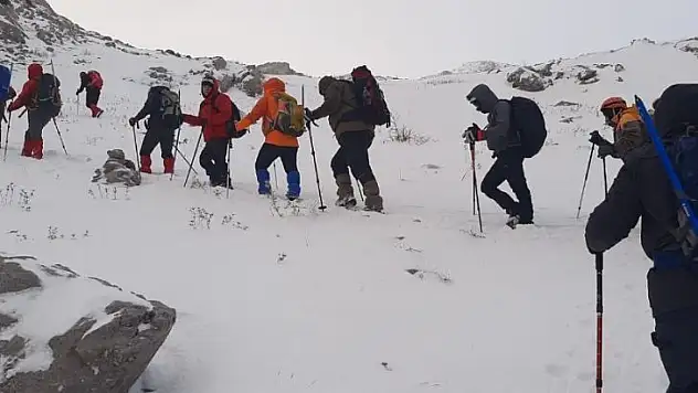 Manisalı dağcılar 2998 metrede