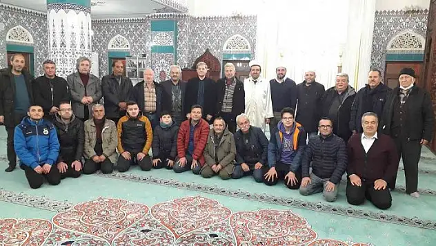 Merhum yarenler için mevlit okutuldu