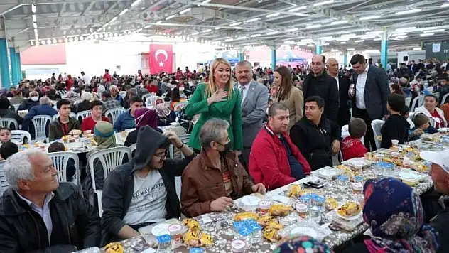 Merkezefendi'de ilk iftar sofrası Muratdede Mahallesi'nde kuruldu