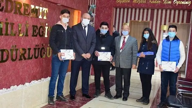 Milli Eğitim Bakanlığınca gönderilen 2. Faz tabletler öğrencilere teslim edildi