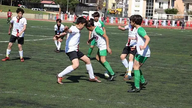 Minikler ara tatilde futbola doyacak