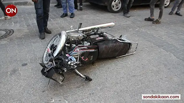 Motosikletten savrulan 2 kişi yaralandı