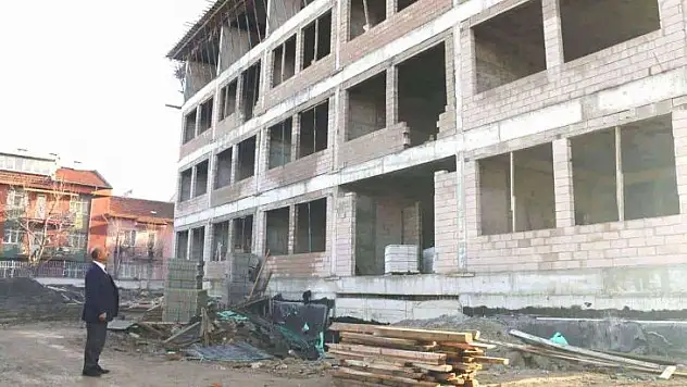 Müdür Başyiğit, okul inşaatlarında incelemelerde bulundu