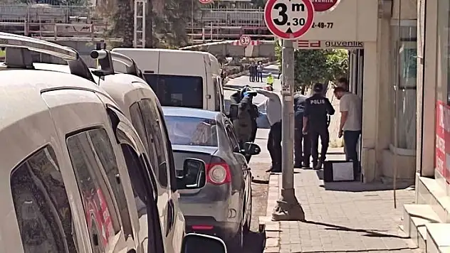 Nazilli'de şüpheli paket fünye ile patlatıldı