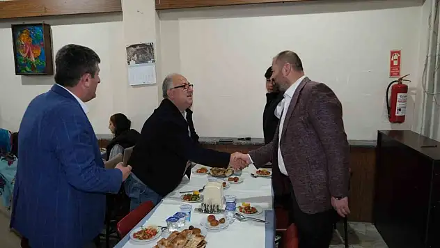 Orhaneli Belediye Başkanı Aykurt depremzedeler ile Kadir Gecesinde iftar sofrasında buluştu