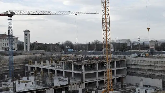 Osmangazi Meydanı yol seviyesine çıktı