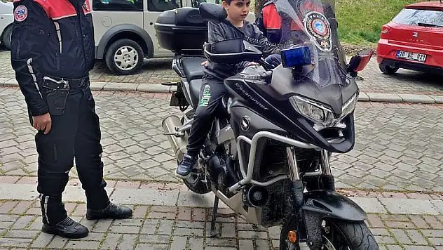 Otizmli çocuklardan polislere ihbarlı sürpriz