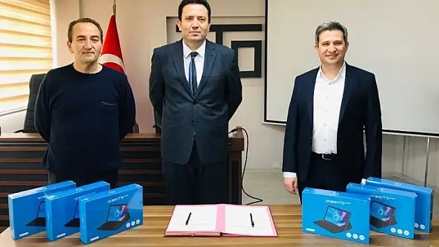 ÖTO'dan ihtiyaç sahibi öğrencilere klavyeli tablet