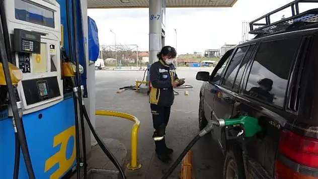 (Özel) Çanakkale'de akaryakıt pompasına kadın eli değdi