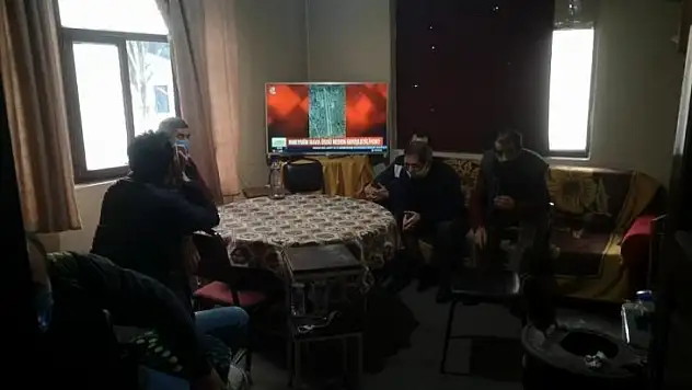 (Özel) Kıraathaneye çevrilen eve polis baskını