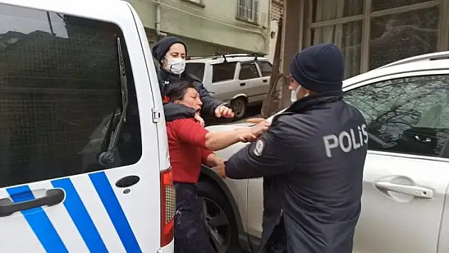(Özel) Kısıtlamada mahalleyi birbirine kattı, polislere çaydanlıkla direndi